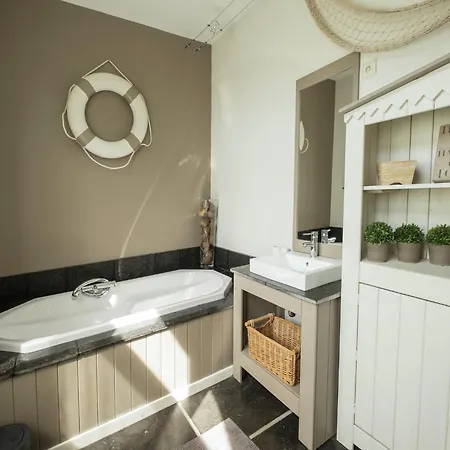 Mansion In Par Dela With Pool, Cleaning Included Hastiere-par-dela